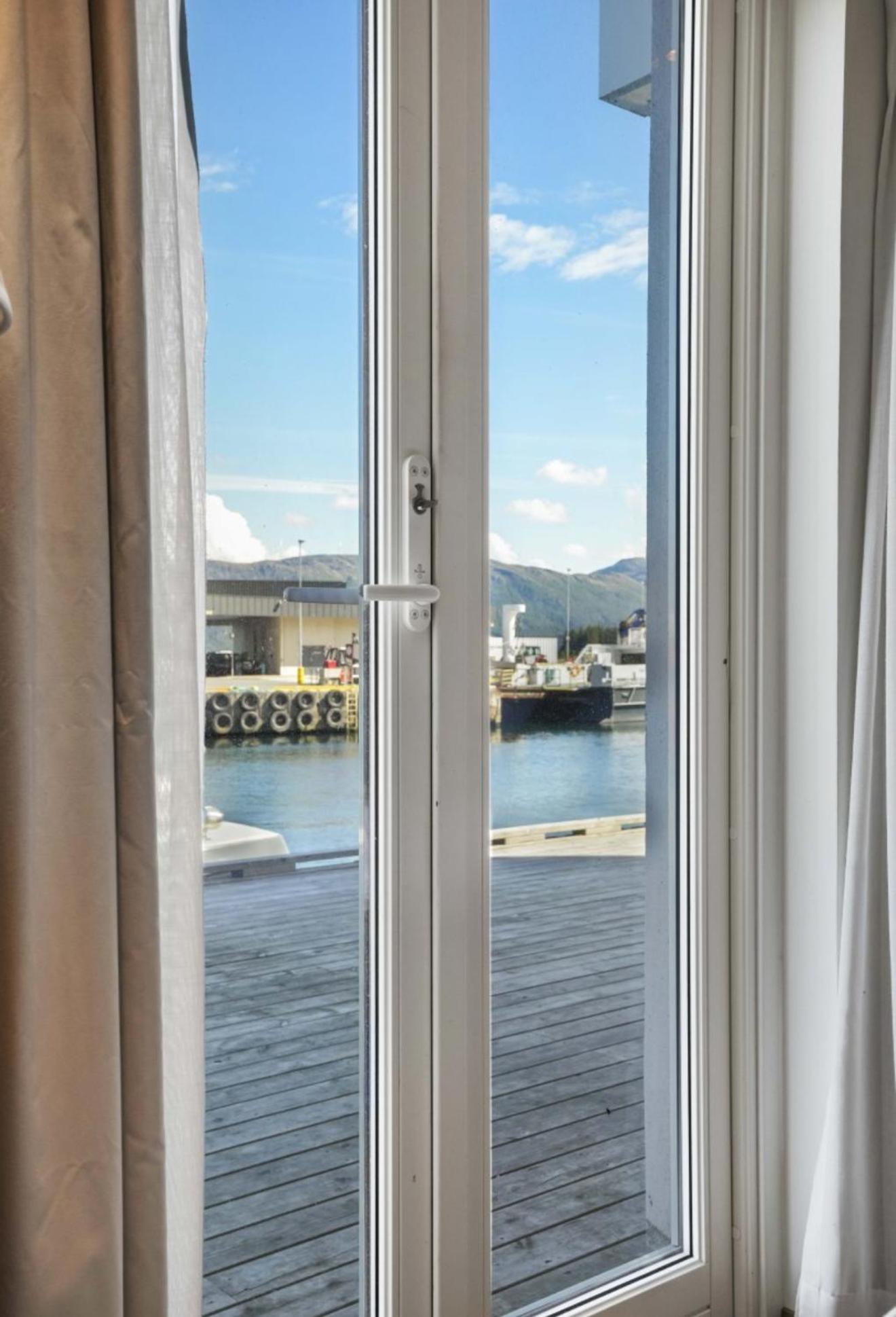 Floro Apartments Hotell エクステリア 写真